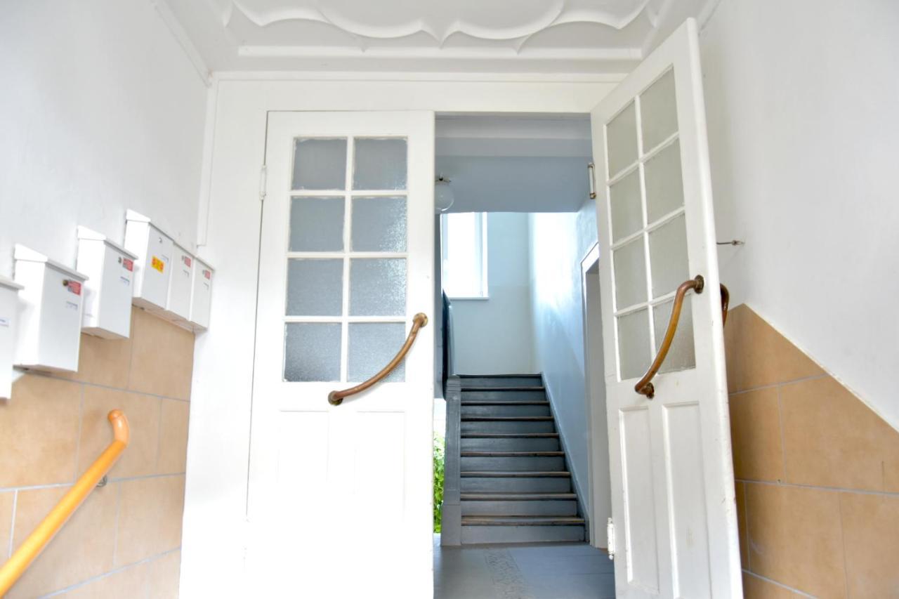 White Midsommar - Stilvolle Wohnung, 3 Schlafzimmer, Wohnzimmer, Kueche ลันด์สฮูท ภายนอก รูปภาพ