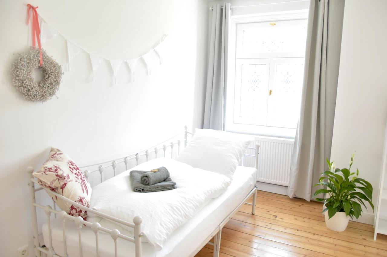 White Midsommar - Stilvolle Wohnung, 3 Schlafzimmer, Wohnzimmer, Kueche ลันด์สฮูท ภายนอก รูปภาพ