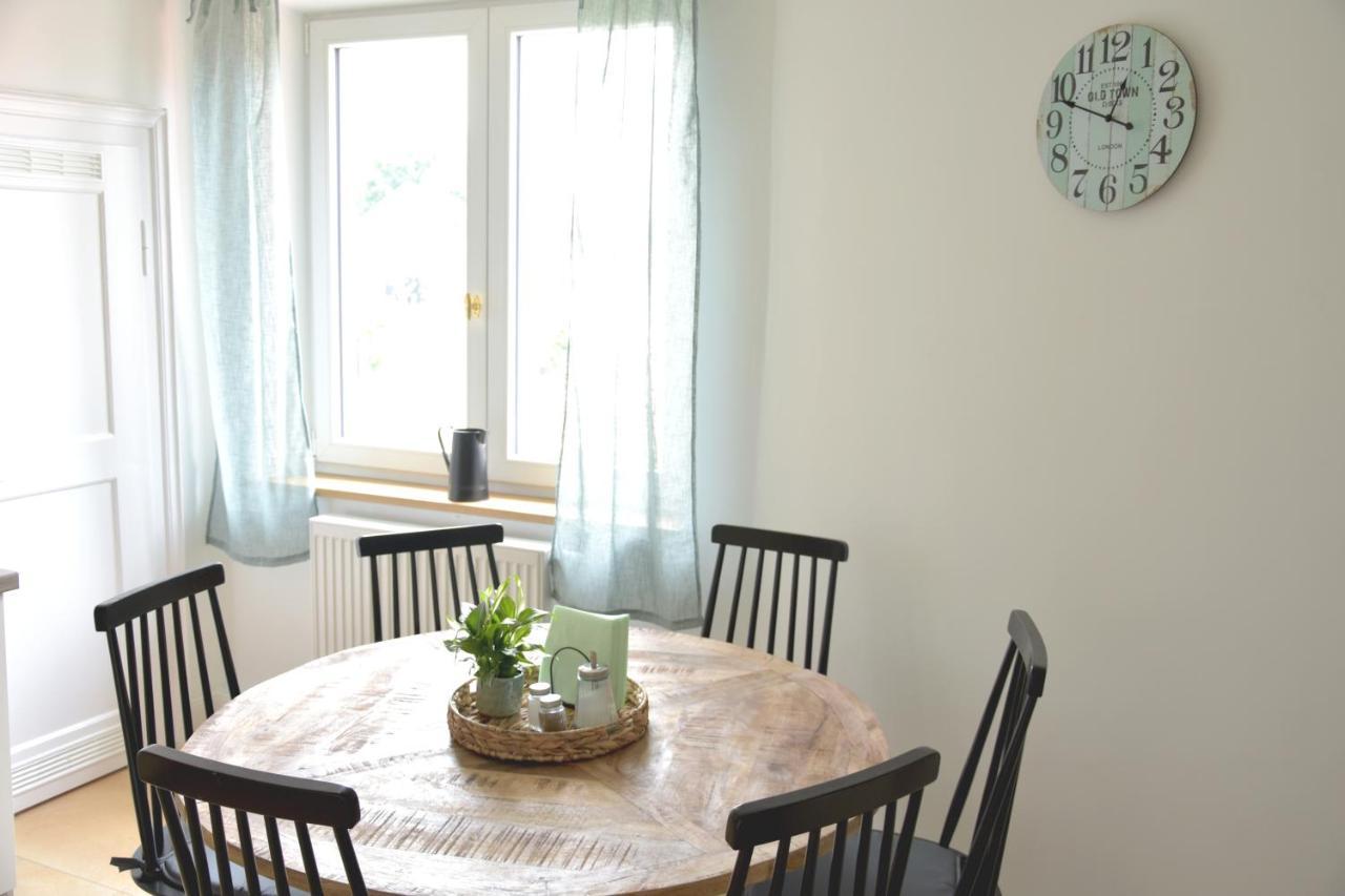 White Midsommar - Stilvolle Wohnung, 3 Schlafzimmer, Wohnzimmer, Kueche ลันด์สฮูท ภายนอก รูปภาพ