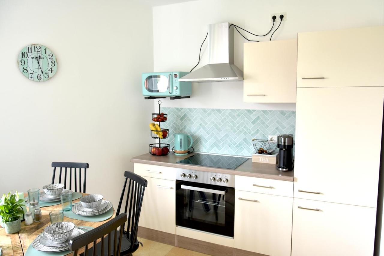 White Midsommar - Stilvolle Wohnung, 3 Schlafzimmer, Wohnzimmer, Kueche ลันด์สฮูท ภายนอก รูปภาพ