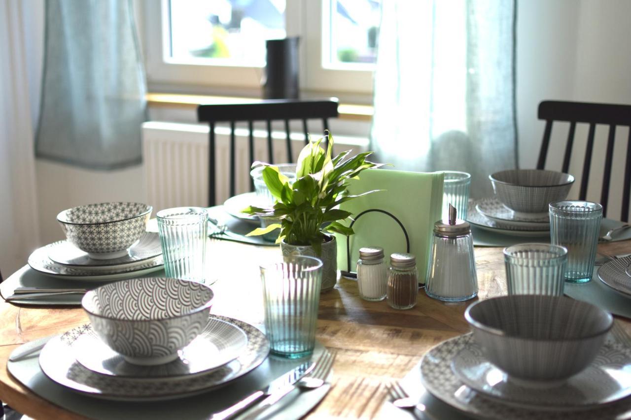 White Midsommar - Stilvolle Wohnung, 3 Schlafzimmer, Wohnzimmer, Kueche ลันด์สฮูท ภายนอก รูปภาพ